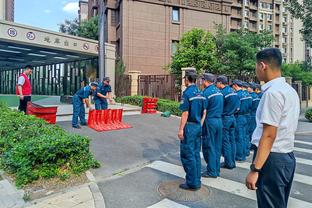 欧文：东契奇几乎一直会被包夹 这能够为弱侧创造空间